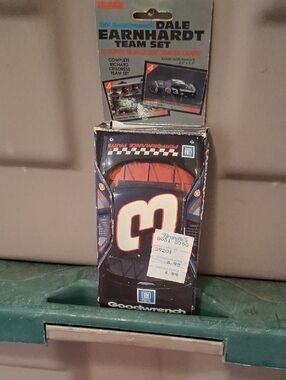 Nascar Dale Earnhardt Goodwrench Black and Red #3 Team Set